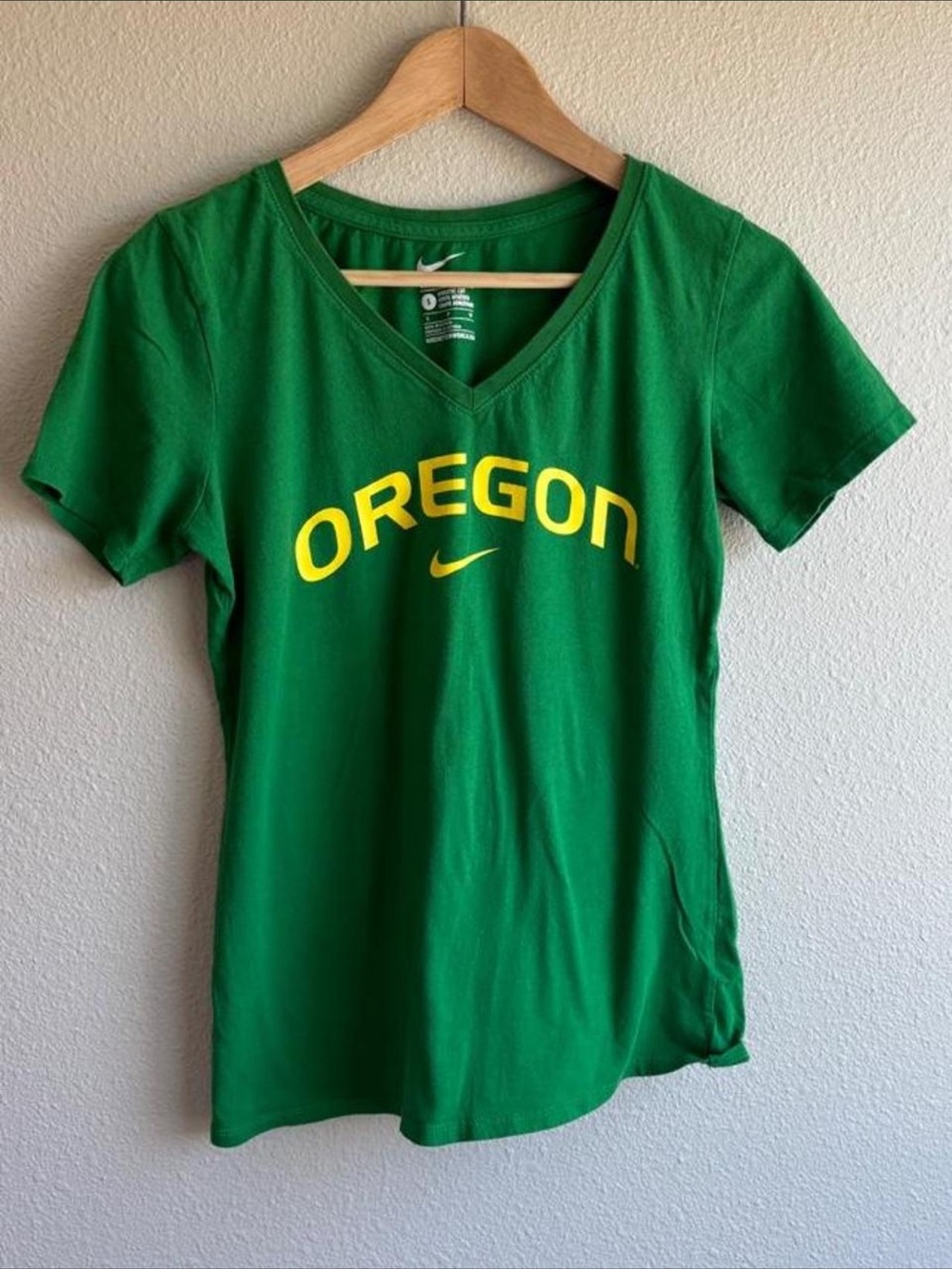 Nike Oregon Ducks Green V-Neck Tee